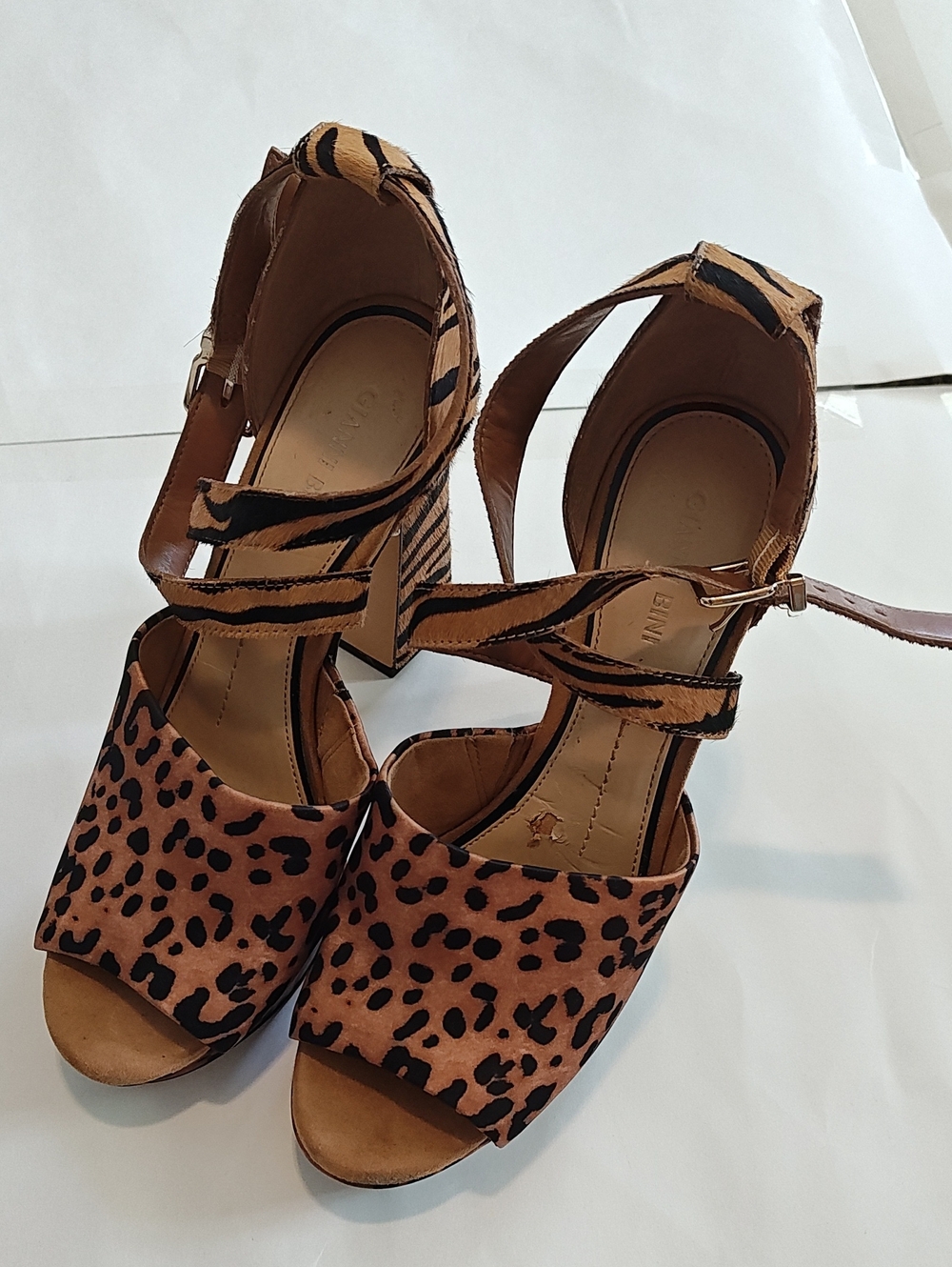 Women Gianni Bini Sandals 9.5 Medium Animal Print Platform Leopard Zebra Strappy